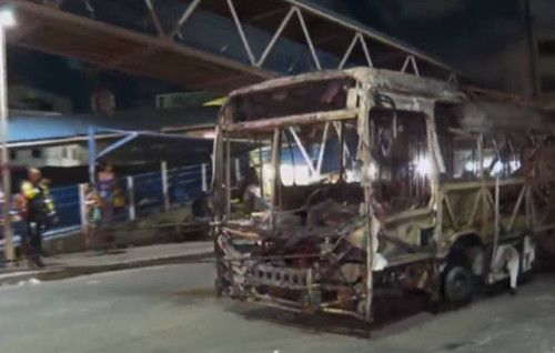 Ônibus incendiados na Av. Tancredo Neves geram prejuízo de R$ 1,7 milhão aos cofres públicos