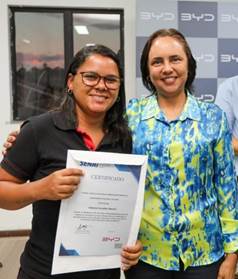 Pessoas posando para uma foto

O conte&uacute;do gerado por IA pode estar incorreto.