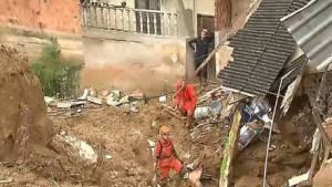 Com 36 mortos em Petrópolis (RJ), governador diz que há grande trabalho de solidariedade