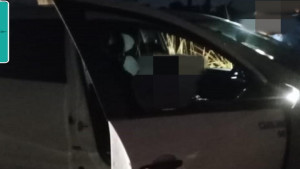 Homem é morto a tiros e outro fica ferido dentro de carro em Camaçari