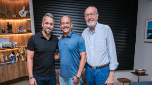 Camaçari: Quatro integrantes da base de Elinaldo retiram pré-candidatura a prefeito; Tude e Flávio seguem no páreo