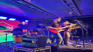 Moradores de Busca Vida realizaram festival beneficente com o objetivo de arrecadar recursos para a compra de material escolar