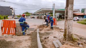 Ponte da Avenida Rio Camaçari recebe obra de passeios