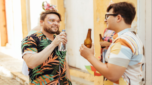 Alerta para o consumo excessivo de álcool no carnaval: especialista destaca riscos à saúde hepática