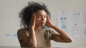 Dor de cabeça: quando o sintoma comum pode indicar algo mais sério