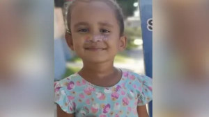 Criança de 8 anos supostamente afogada pela mãe é enterrada em Sauípe, Litoral de Entre Rios