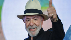 Lula tem crise de labirintite e passa por exames em Brasília