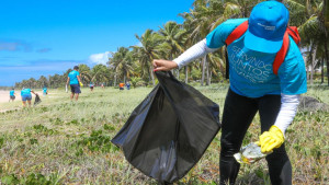 Mutirão de limpeza vai mobilizar 100 voluntários nas praias de Piatã e Arembepe