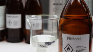 Uso de etanol "de baixa qualidade" contaminado por metanol é principal suspeita da Polícia Civil