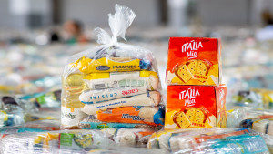 Prefeitura de Camaçari vistoria montagem das 60 mil Cestas de Natal; entrega começa nesta sexta-feira