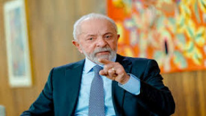 Lula realiza exames para cirurgia de catarata que acontece nesta sexta-feira