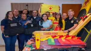 Prefeita entrega novos equipamentos para a Guarda Municipal e Salva-vidas, reforçando a segurança