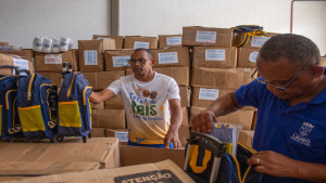 Lauro de Freitas divulga cronograma de entrega de novos uniformes e materiais escolares para 25 mil alunos da rede pública