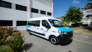 Lauro de Freitas amplia serviços de reabilitação com novos equipamentos, 416 aparelhos auditivos e Van adaptada