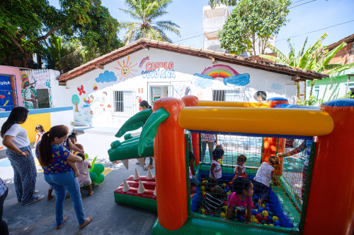 Volta às aulas na Creche Casulo da Vovó Ana celebra acolhimento e valorização cultural em Lauro de Freitas