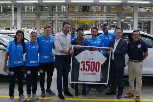 BYD alcança 3.500 funcionários em Camaçari e reforça expansão com visita do Esporte Clube Bahia