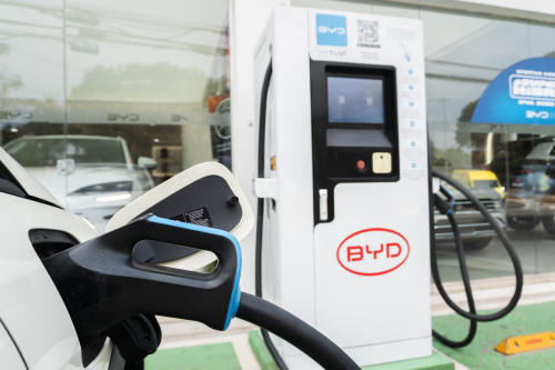 Maior rede de recarga pública do país: BYD alcança 125 carregadores rápidos instalados em todo território nacional