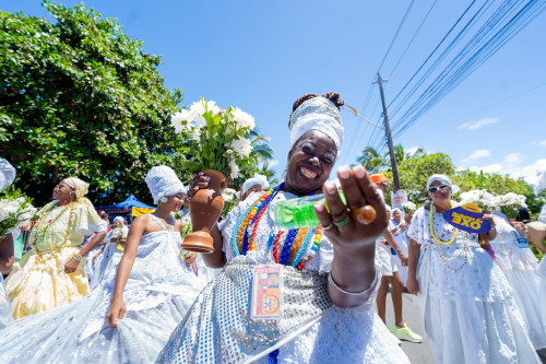 Cortejo abre oficialmente Festival de Arembepe 2026 e celebra fé, tradição e cultura popular