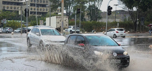 Inema mantém alerta para chuvas em Salvador e litoral baiano neste domingo