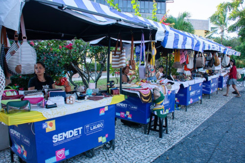 Feira de Economia Solidária celebra Dia das Mães com cultura, música e empreendedorismo em Lauro de Freitas
