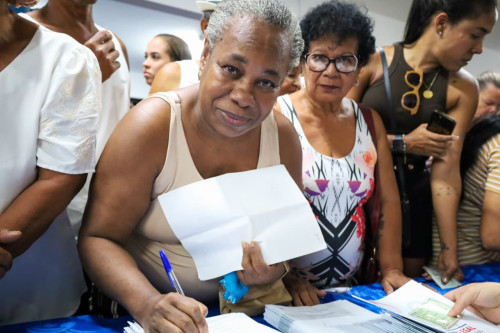 Prefeitura de Mata de São João entrega 344 títulos de regularização fundiária a moradores do Açuzinho